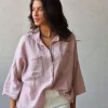 Camisa rosa tipo lino con bolsillos