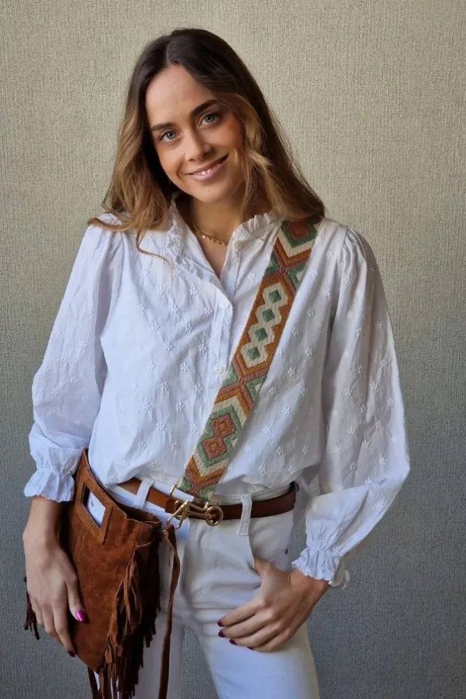 Camisa teen con bordados flores blanca