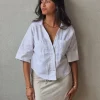 Camisa tres cuartos con bolsillos delanteros blanca