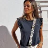Camiseta básica gris con volantes en los hombros