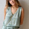 Camiseta sin mangas tipo raso verde militar