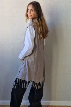 Chaleco oversize topo de punto con flecos y bolsillos