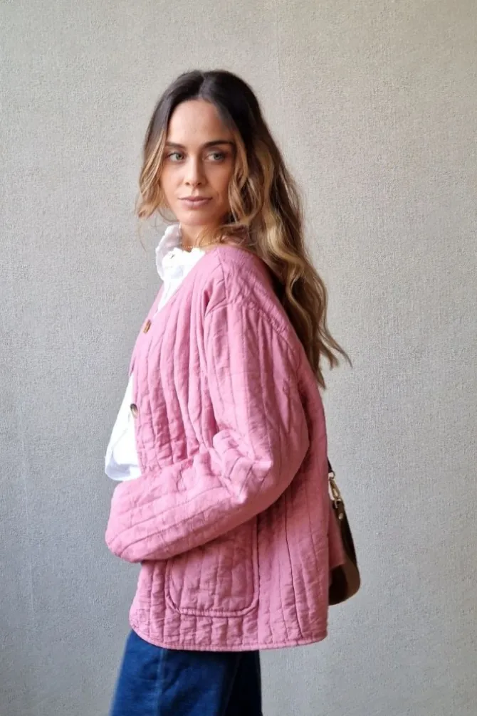 Chaqueta acolchada con botones rosa