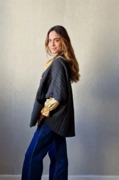 Chaqueta acolchada con botón gris
