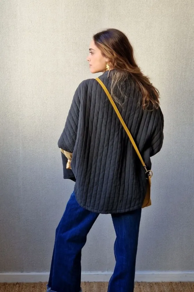 Chaqueta acolchada con botón gris