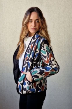 Chaqueta acolchada ikat beige