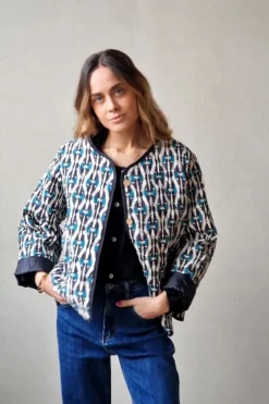Chaqueta acolchada ikat negra