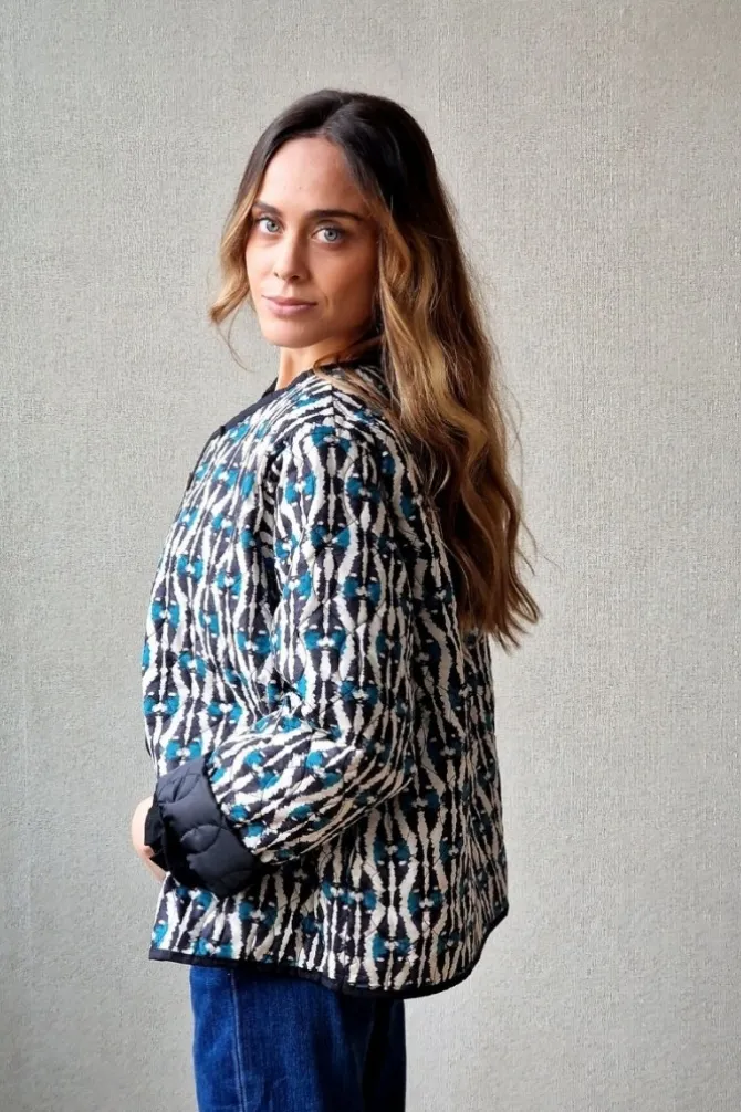 Chaqueta acolchada ikat negra