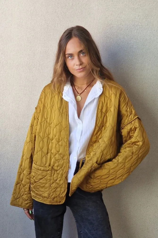 Chaqueta acolchada mostaza