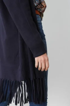 Chaqueta con flecos en la parte inferior azul marino