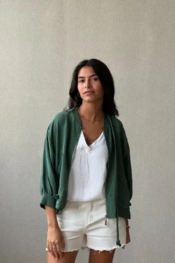 Chaqueta tipo bomber con cremalleras verde