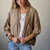 Chaqueta tipo bomber con cremallera camel