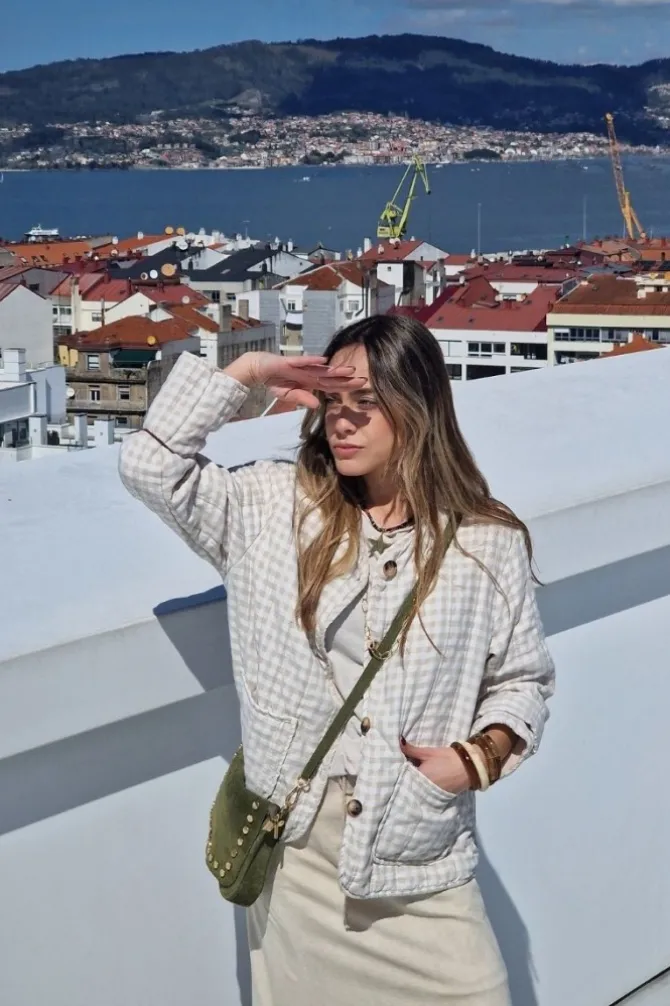 Chaqueta vichy con botones beige