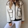 Chaquetón de paño crudo con pespuntes negro