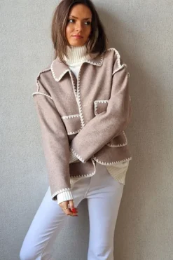 Chaquetón de paño topo con pespuntes crudo