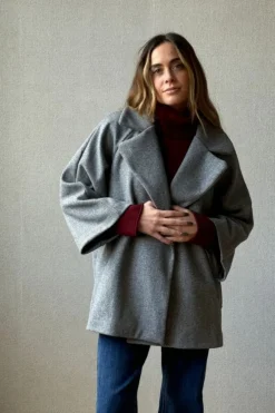 Chaquetón gris tipo paño