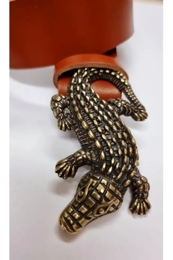 Cinturón de piel camel con hebilla cocodrilo