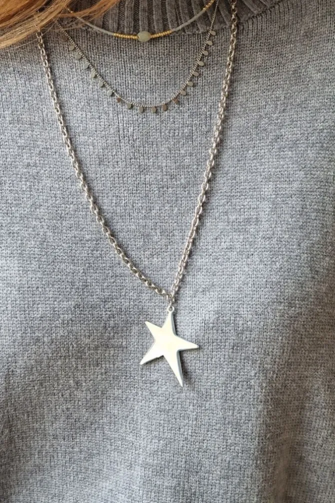 Collar de acero estrella larga plata