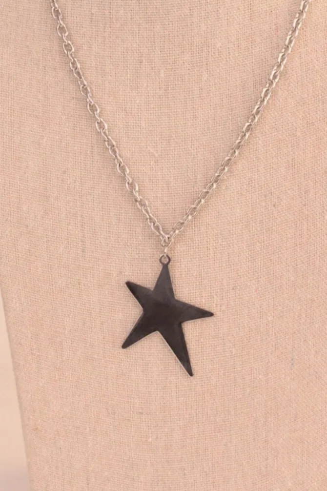 Collar de acero estrella larga plata