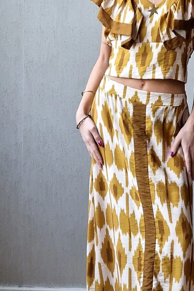 Conjunto falda y top mostaza