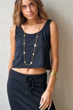 Crop top de asas en color negro