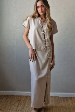Falda de lino con botones chinos beige