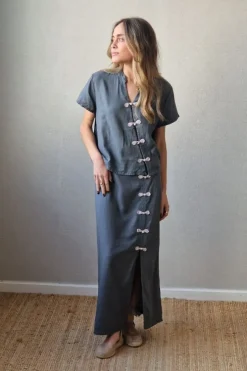 Falda de lino con botones chinos gris