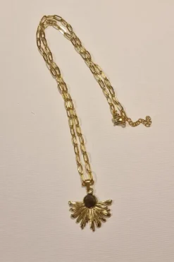 Gargantilla de acero con abanico