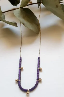 Gargantilla de acero con estrellas y piedras de colores violetas