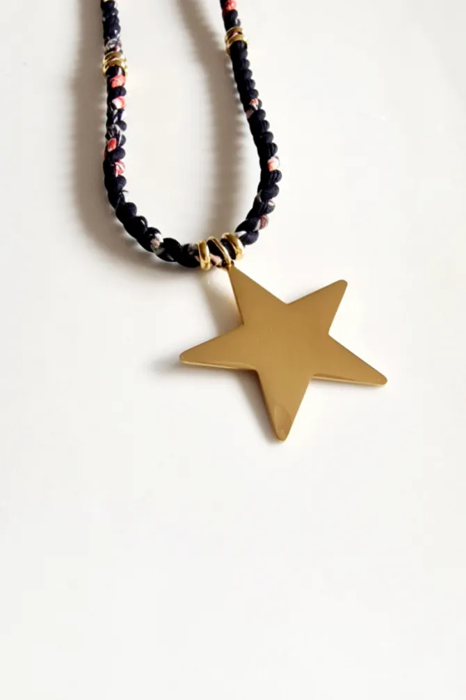 Gargantilla de tela estrella de acero