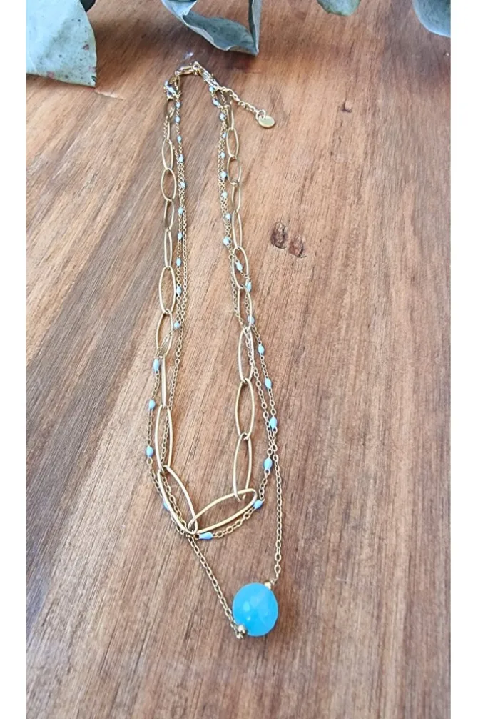 Gargantilla triple de acere dorado y piedras azules