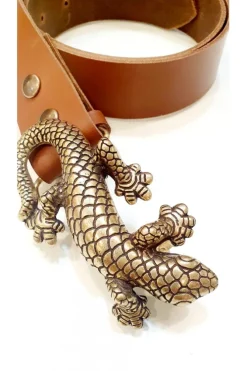Hebilla dorada de salamandra