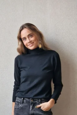 Jersey básico cuello cisne negro