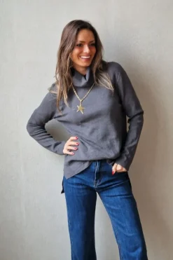 Jersey básico de cuello cisne recto gris