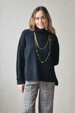 Jersey cuello cisne con raya central negro