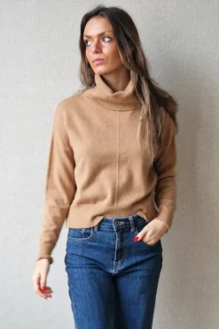 Jersey cuello cisne corto camel