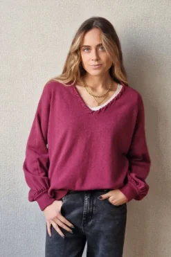 Jersey cuello pico con pespunte magenta