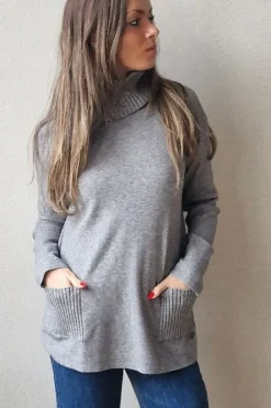 Jersey de cuello cisne con bolsillos gris