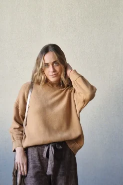 Jersey de cuello redondo con detalle en la manga camel
