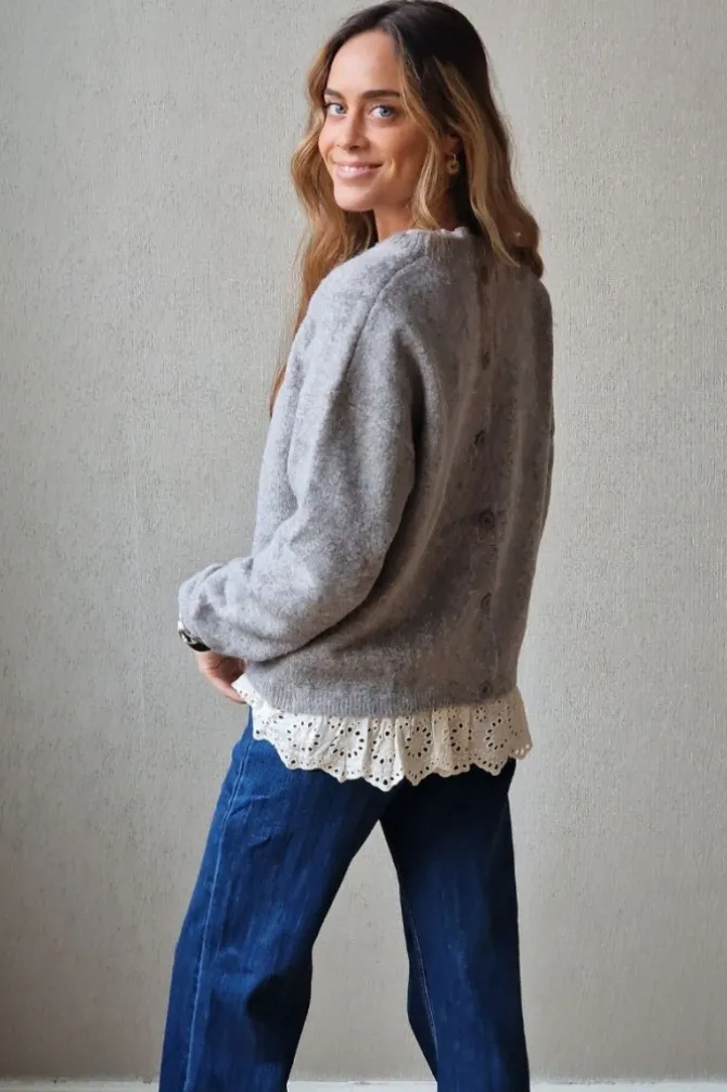 Jersey gris cuello redondo con puntilla