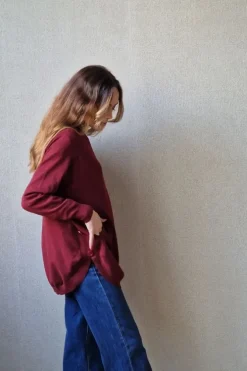 Jersey oversize con botones granate