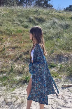 Kimono largo estampado con flores azul marino