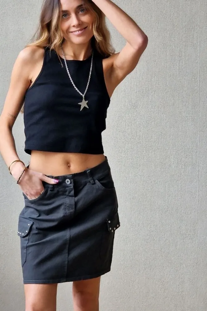 Mini falda con tachas gris