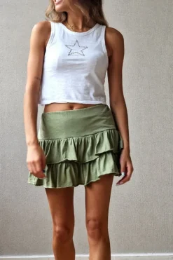 Minifalda pantalón verde militar con cintura de goma y volantes