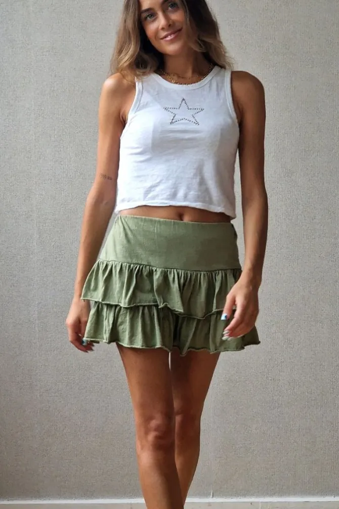 Minifalda pantalón verde militar con cintura de goma y volantes