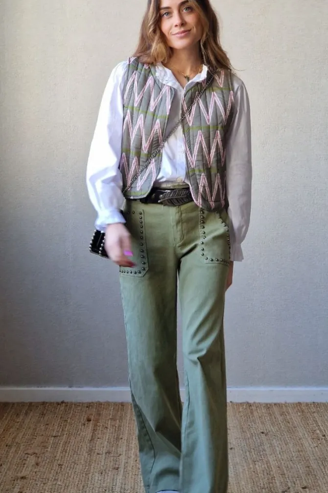 Pantalón bolsillos con tachuelas verde militar