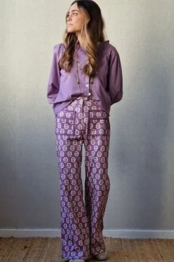 Pantalón de flores lila
