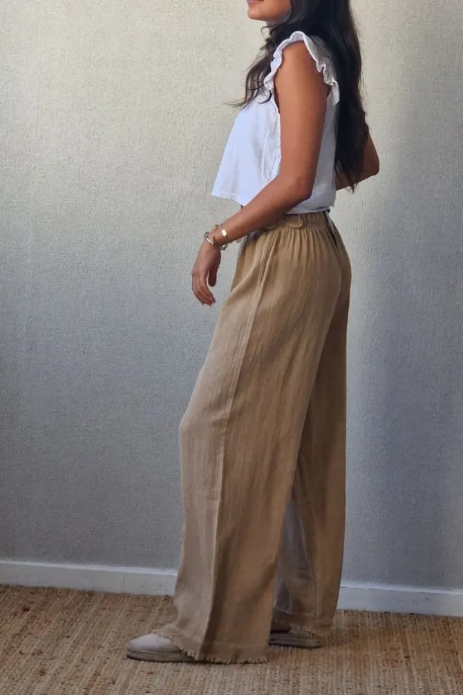 Pantalón tipo lino flecos camel