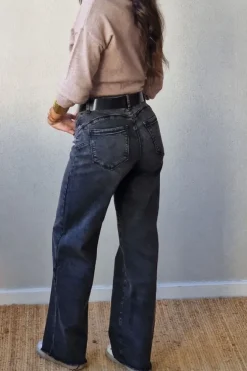 Pantalón vaquero negro tiro alto