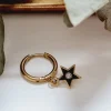 Pendiente aro con estrella negro